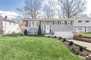 3529 Hunter Drive, North Olmsted, OH 44070