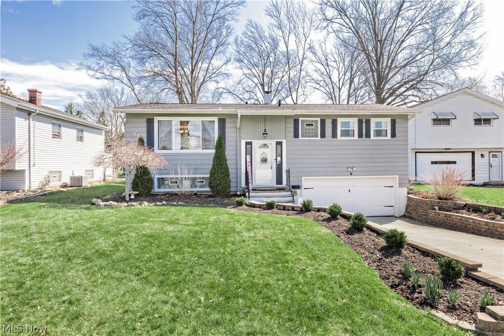3529 Hunter Drive, North Olmsted, OH 44070