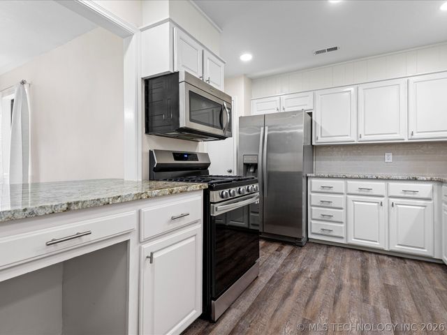 428 S Shawnee Avenue, Bartlesville, OK 74003
