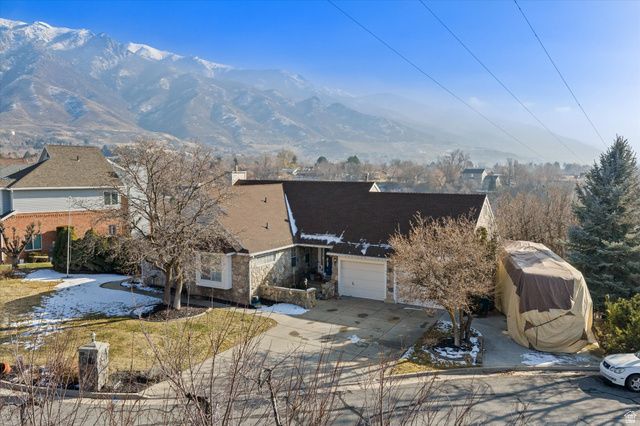 2222 E ROLLING OAKS LN, Layton, UT 84040