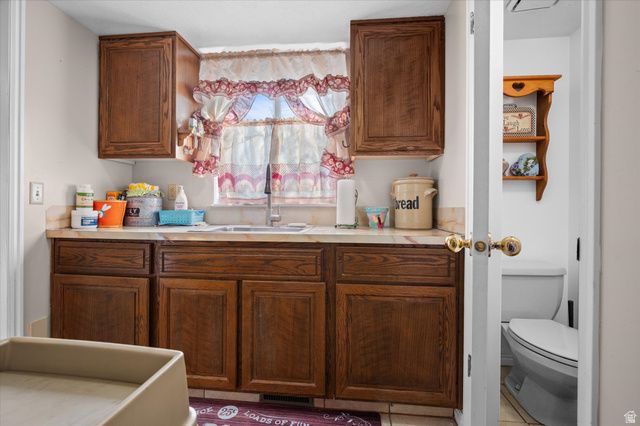 2222 E ROLLING OAKS LN, Layton, UT 84040