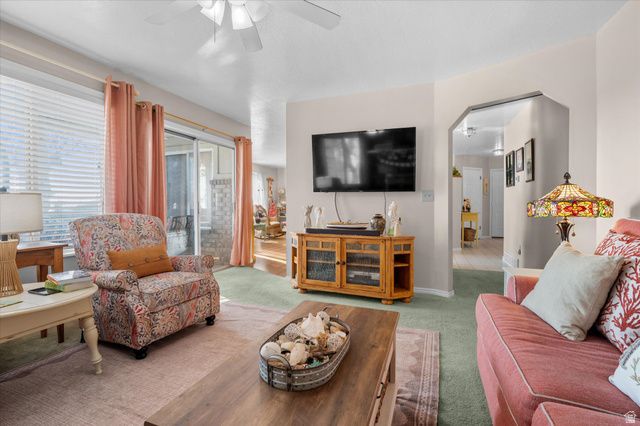 2222 E ROLLING OAKS LN, Layton, UT 84040