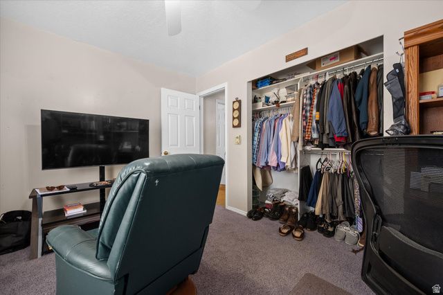 2222 E ROLLING OAKS LN, Layton, UT 84040