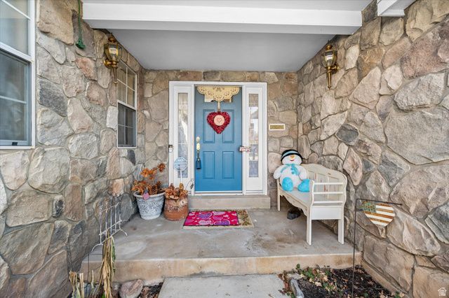 2222 E ROLLING OAKS LN, Layton, UT 84040