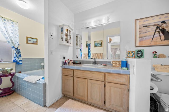 2222 E ROLLING OAKS LN, Layton, UT 84040