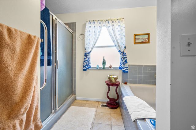 2222 E ROLLING OAKS LN, Layton, UT 84040