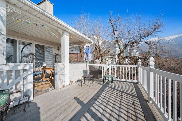 2222 E ROLLING OAKS LN, Layton, UT 84040