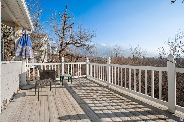 2222 E ROLLING OAKS LN, Layton, UT 84040