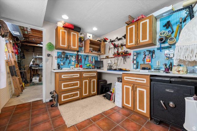 2222 E ROLLING OAKS LN, Layton, UT 84040