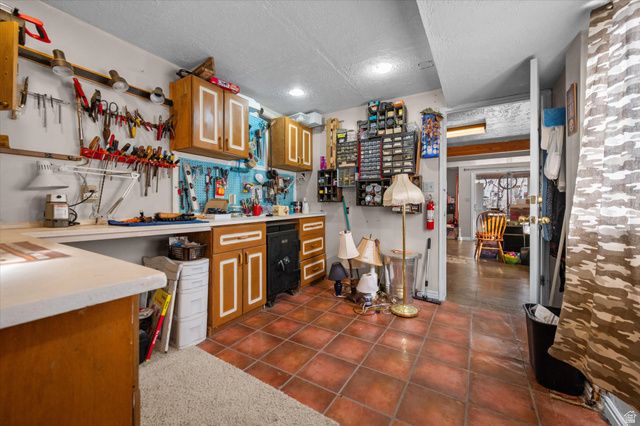 2222 E ROLLING OAKS LN, Layton, UT 84040