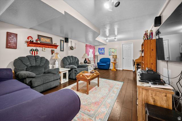 2222 E ROLLING OAKS LN, Layton, UT 84040