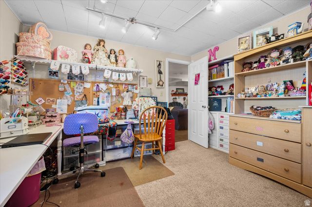 2222 E ROLLING OAKS LN, Layton, UT 84040