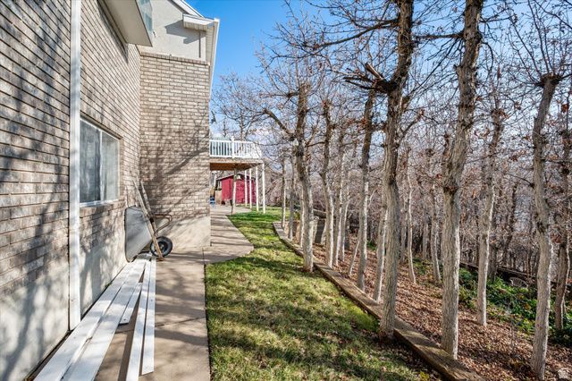 2222 E ROLLING OAKS LN, Layton, UT 84040