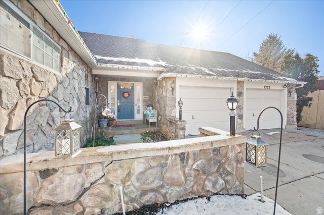 2222 E ROLLING OAKS LN, Layton, UT 84040