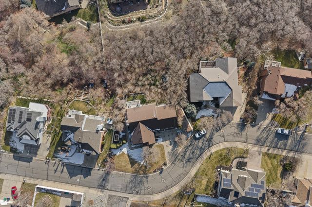 2222 E ROLLING OAKS LN, Layton, UT 84040