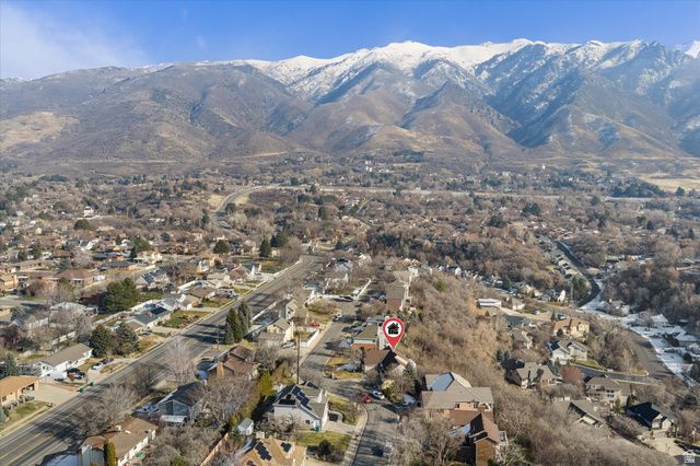 2222 E ROLLING OAKS LN, Layton, UT 84040