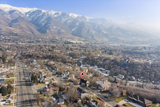 2222 E ROLLING OAKS LN, Layton, UT 84040