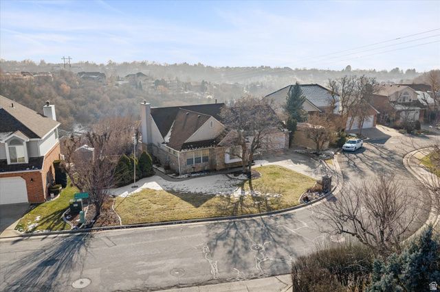 2222 E ROLLING OAKS LN, Layton, UT 84040