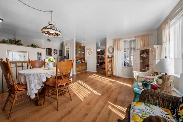 2222 E ROLLING OAKS LN, Layton, UT 84040