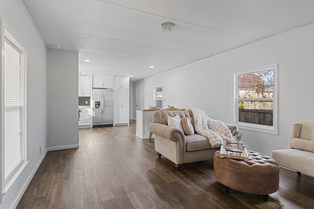 713 Willowview Dr, La Vergne, TN 37086