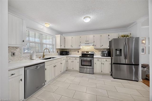 370 Lee Road, Thomasville, NC 27360