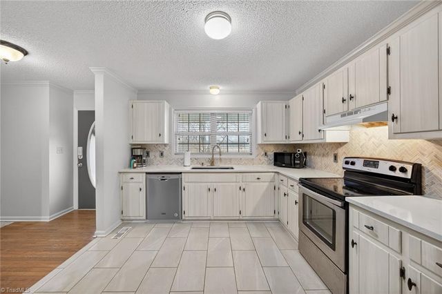 370 Lee Road, Thomasville, NC 27360