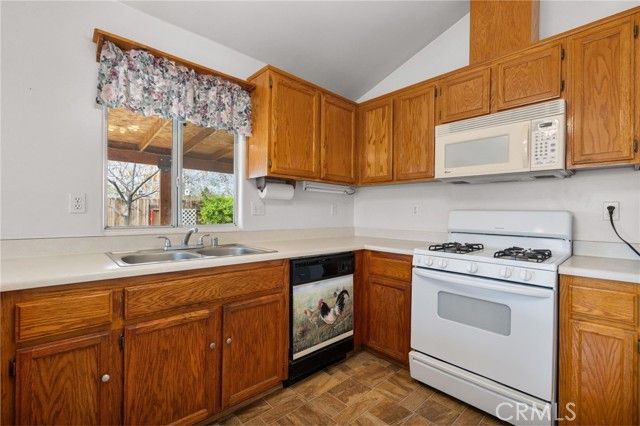 318 Leeta, Bakersfield, CA 93307