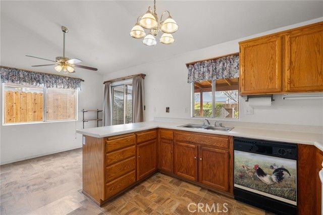 318 Leeta, Bakersfield, CA 93307