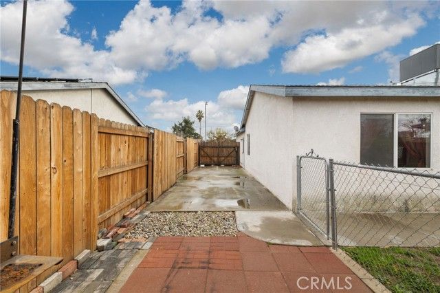 318 Leeta, Bakersfield, CA 93307