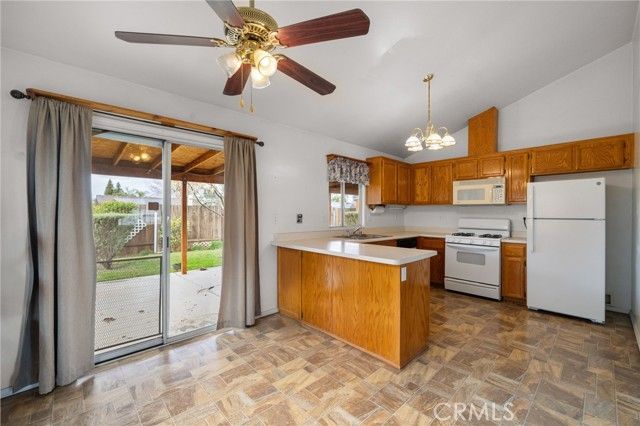 318 Leeta, Bakersfield, CA 93307