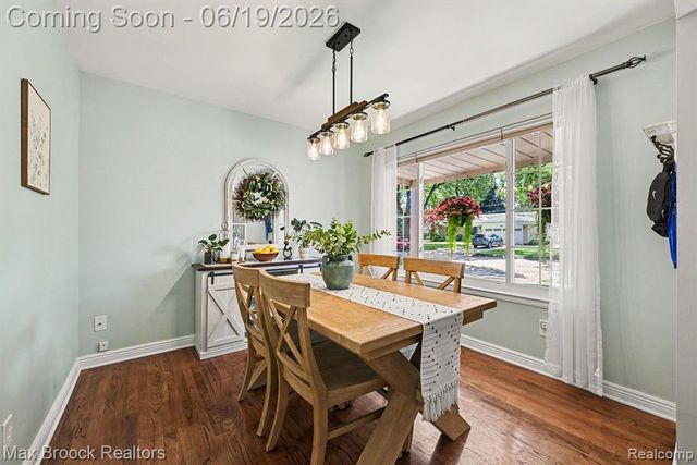 33000 Perth Street, Livonia, MI 48154