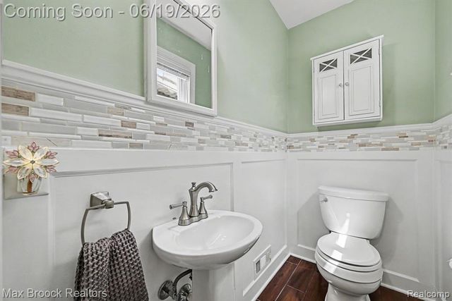 33000 Perth Street, Livonia, MI 48154