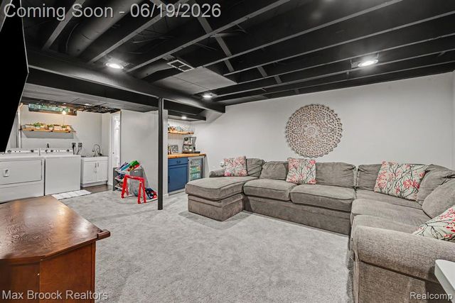 33000 Perth Street, Livonia, MI 48154
