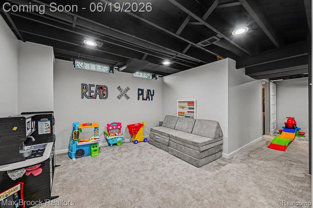 33000 Perth Street, Livonia, MI 48154