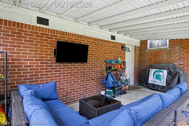 33000 Perth Street, Livonia, MI 48154