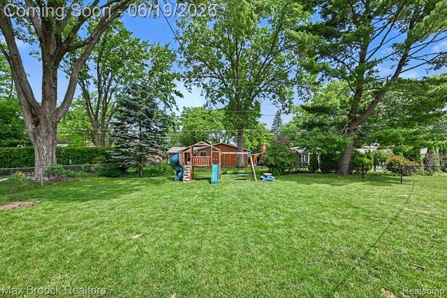 33000 Perth Street, Livonia, MI 48154