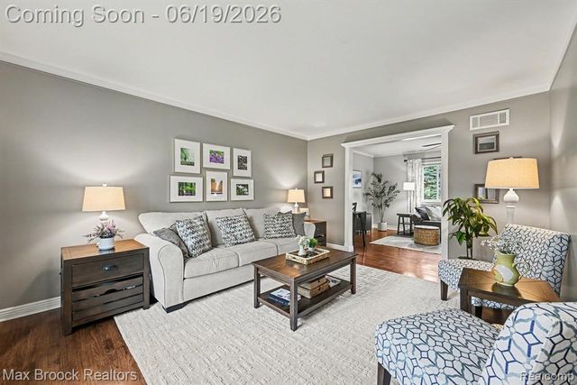 33000 Perth Street, Livonia, MI 48154