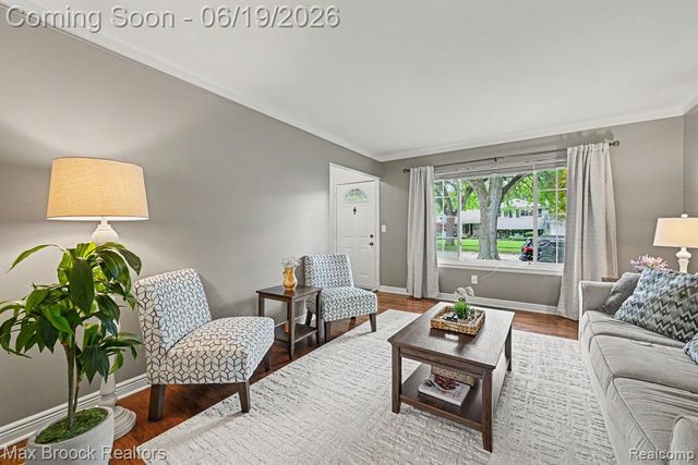 33000 Perth Street, Livonia, MI 48154