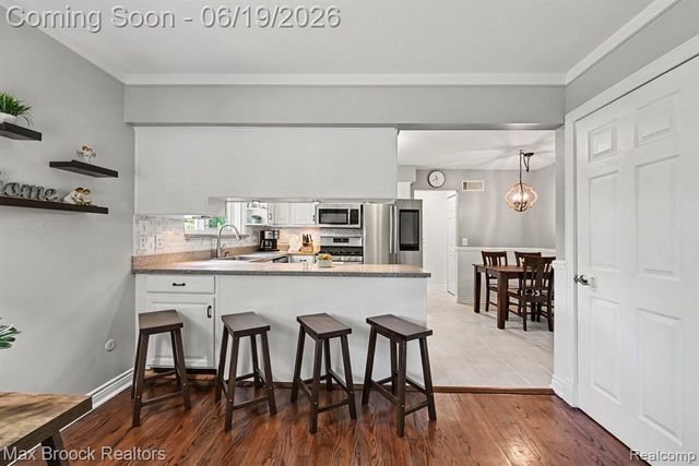 33000 Perth Street, Livonia, MI 48154