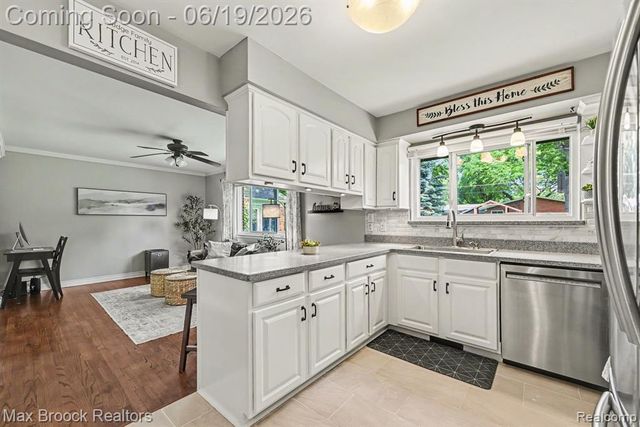 33000 Perth Street, Livonia, MI 48154