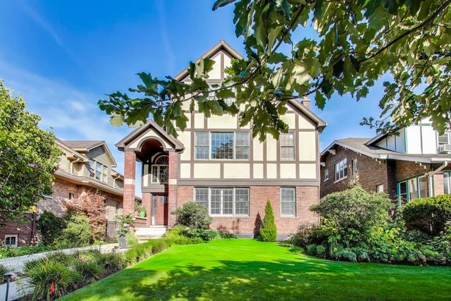 810 N Marion Street, Oak Park, IL 60302