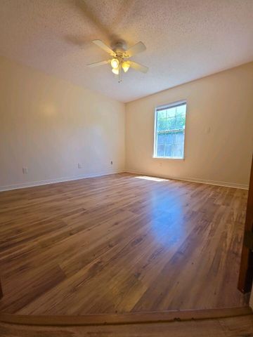 427 Bristol Cove Road, Mary Esther, FL 32569