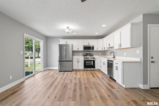 397 W MAIN Street, Williamsville, IL 62693