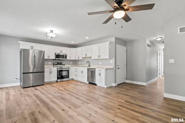 397 W MAIN Street, Williamsville, IL 62693