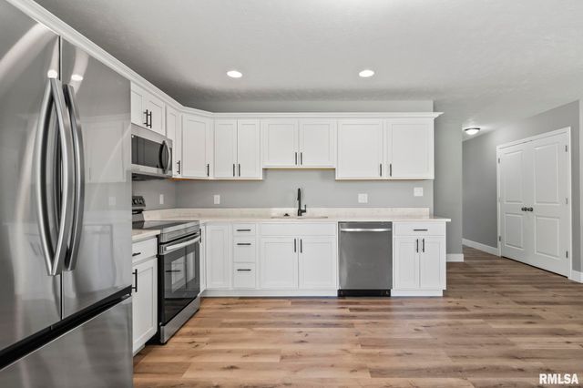 397 W MAIN Street, Williamsville, IL 62693