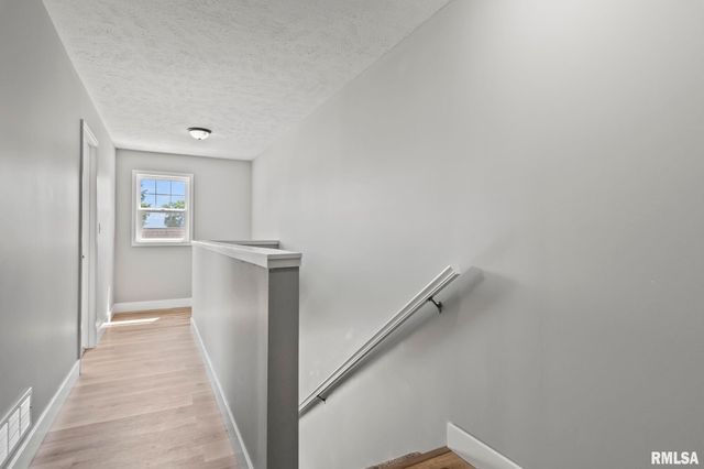 397 W MAIN Street, Williamsville, IL 62693