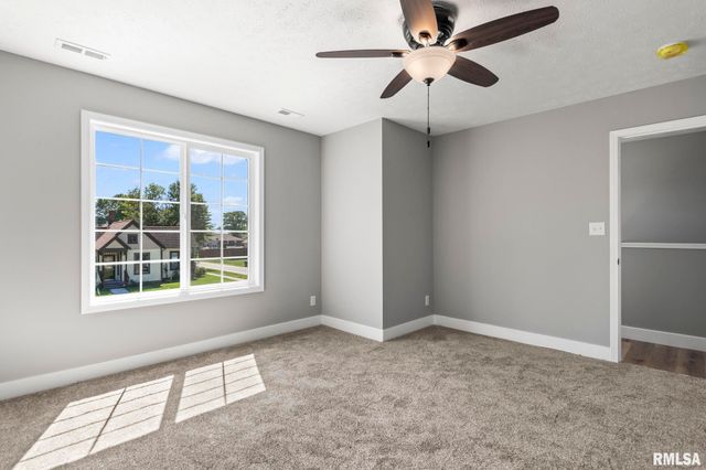 397 W MAIN Street, Williamsville, IL 62693