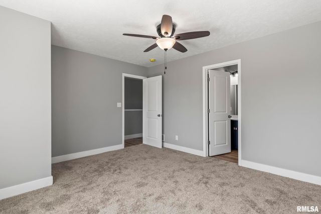 397 W MAIN Street, Williamsville, IL 62693