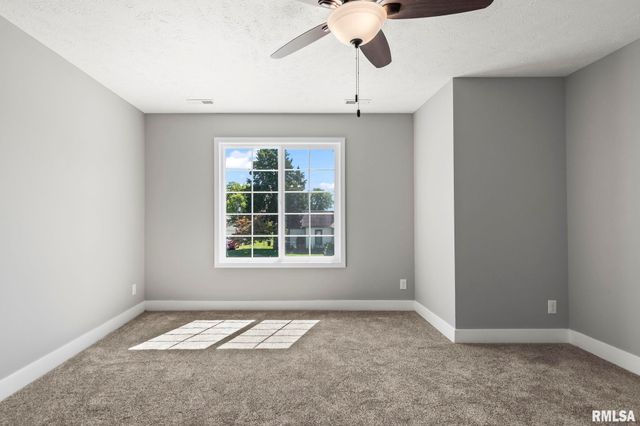 397 W MAIN Street, Williamsville, IL 62693