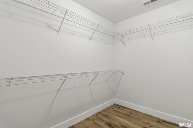 397 W MAIN Street, Williamsville, IL 62693